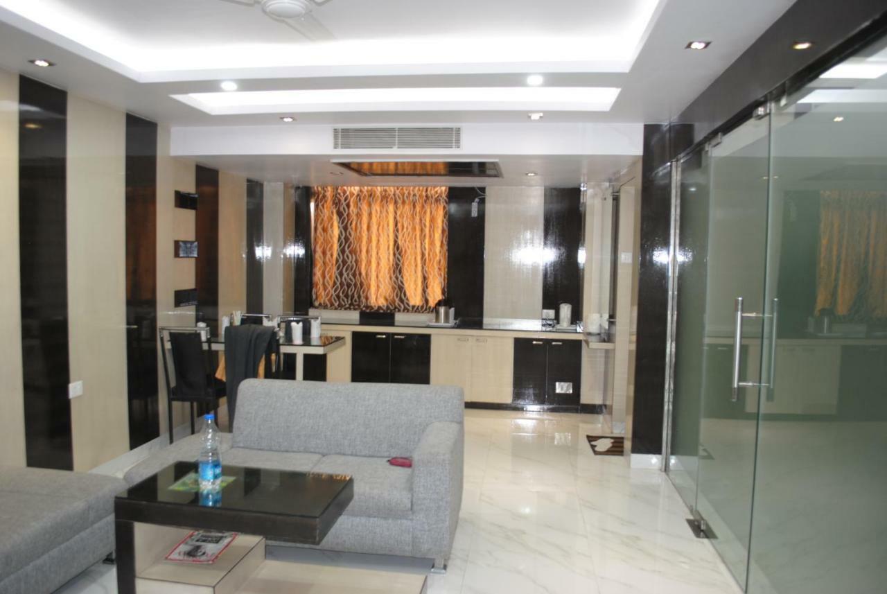 Hotel Saraswati Inn Aurangabad  Kültér fotó