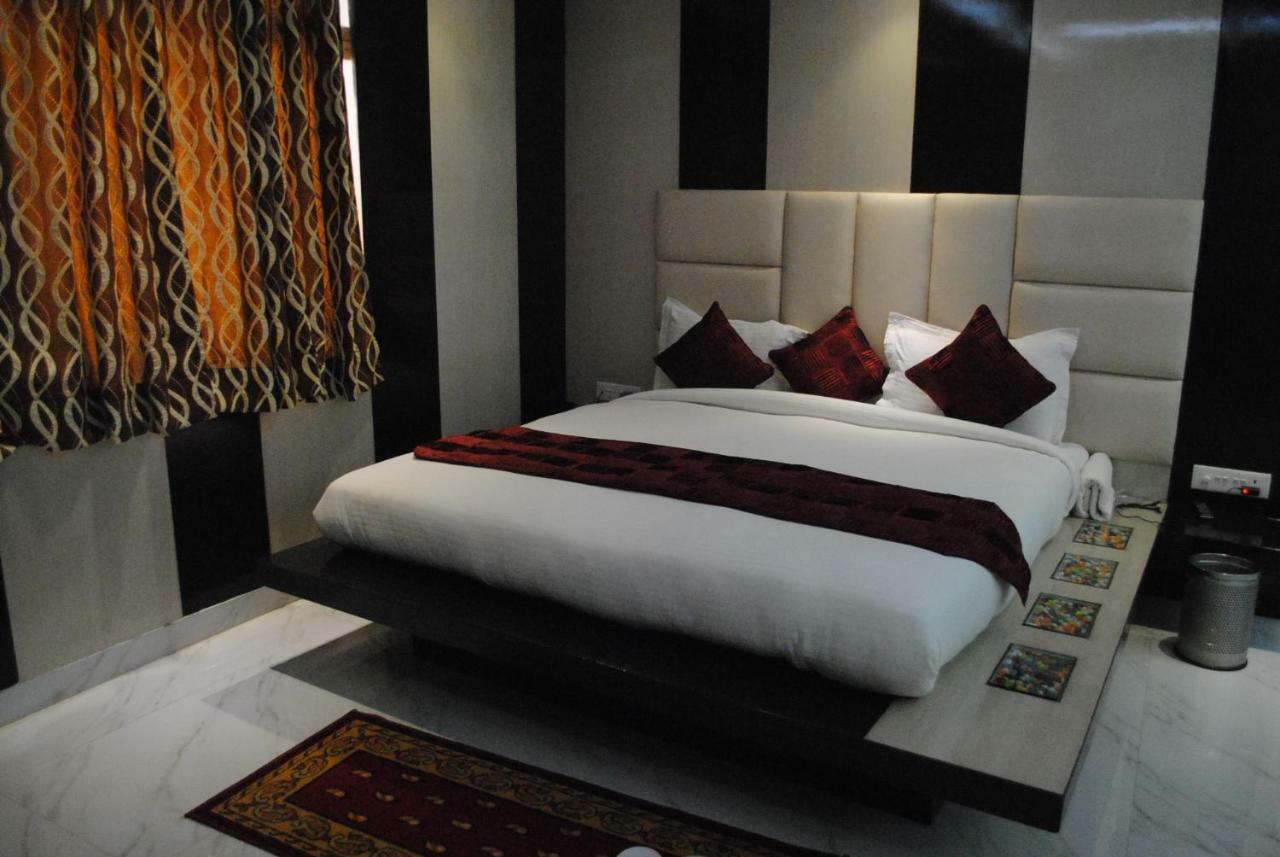 Hotel Saraswati Inn Aurangabad  Kültér fotó