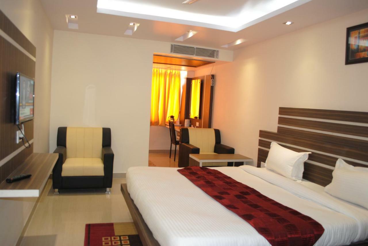 Hotel Saraswati Inn Aurangabad  Kültér fotó
