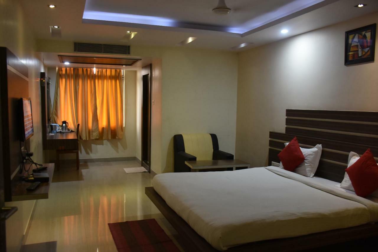 Hotel Saraswati Inn Aurangabad  Kültér fotó